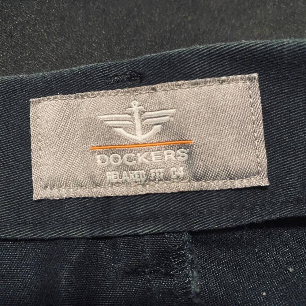 Dockers D4 Relaxed Fit Mens 36x29 Navy Blue Pleated Cuffed Chino Pants